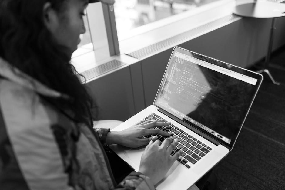 Ирина Кох просматривает профиль GitHub на экране
